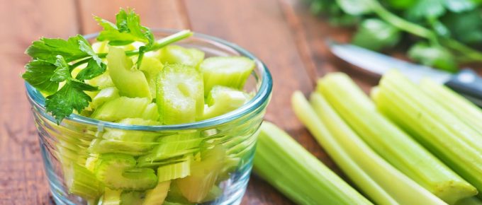 En una planta donde se procesan productos con harina de trigo, también se elaboran salsas donde se utilizan frutos secos y apio. ¿cómo se puede implementar control de alérgenos en el marco de un sistema haccp?